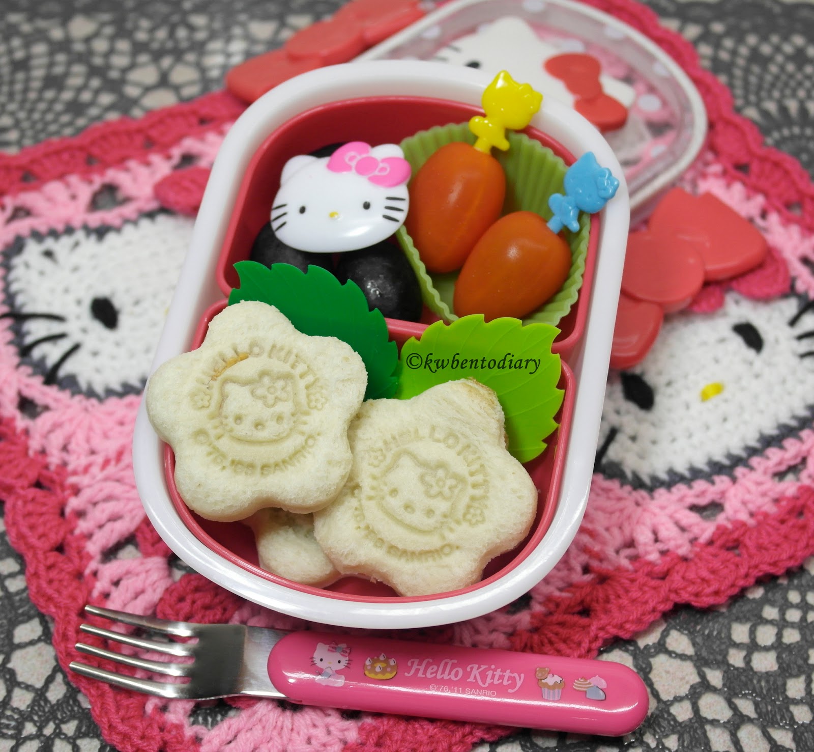 Karenwee's Bento Diary BentoJune05AHello Kitty Bread Snack