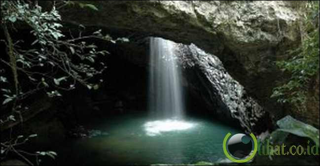 Air terjun Gua Liang Hajuq, Kalimantan Tengah Air terjun Gua Liang Hajuq, Kalimantan Tengah