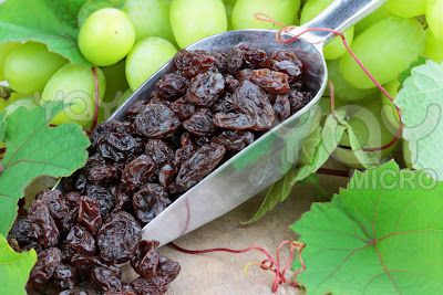 raisins-and-grapes-6e2b7f.jpg
