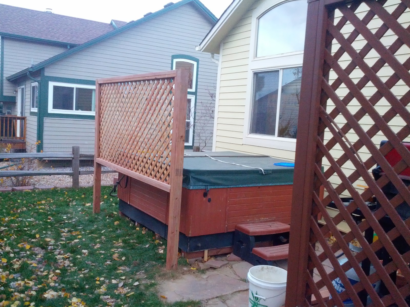 Minimalist Hot Tub Privacy Fence With Luxury Interior