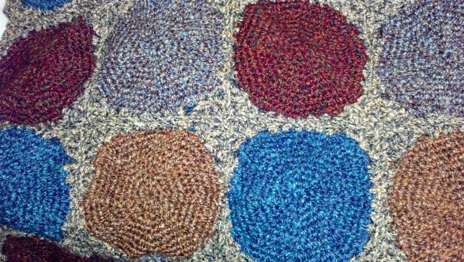 Knit A Bit Crochet Away Circles Throw (Crochet)