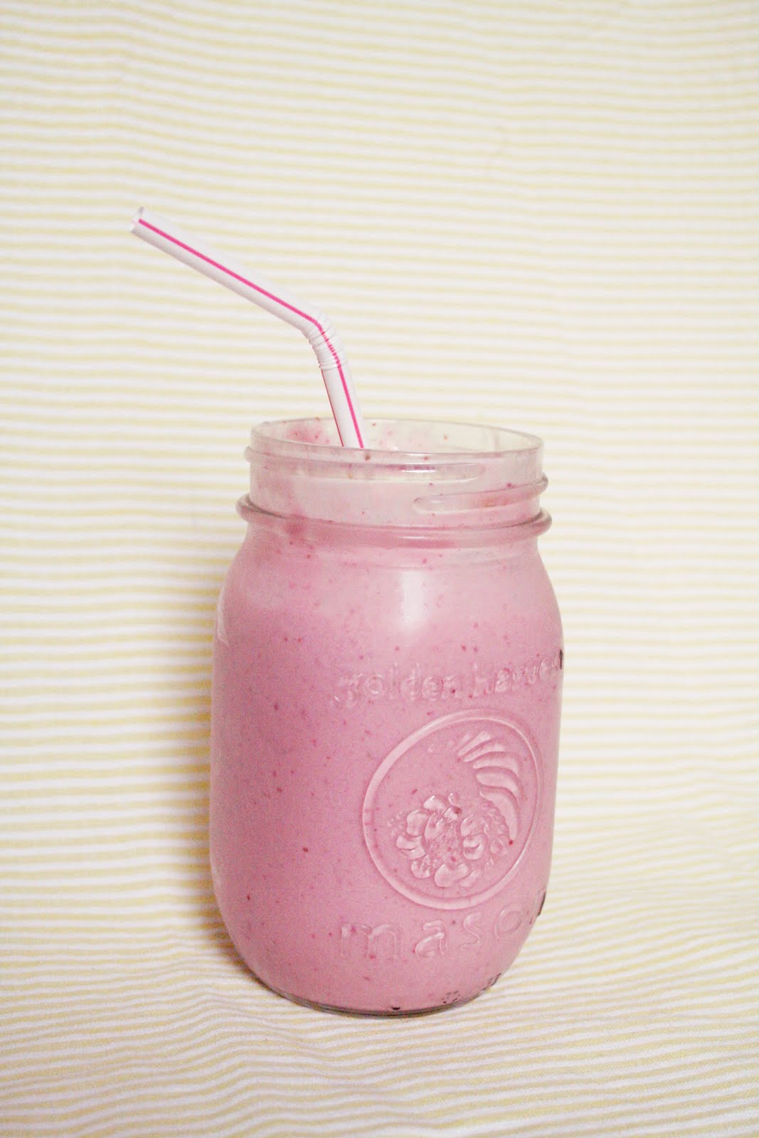 Buggie and Jellybean Individual Smoothies in Mason Jars.