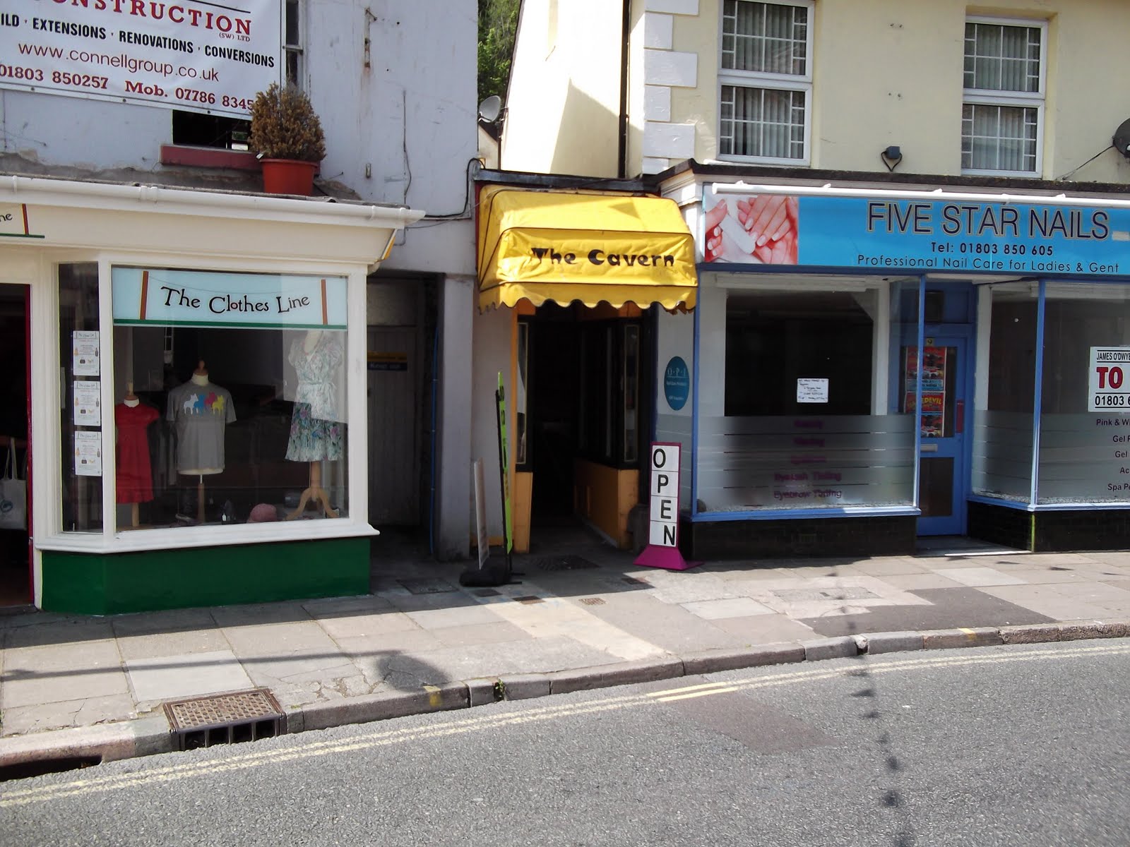 MuhMur Secondhand Record Shops 13 The Cavern, Brixham.