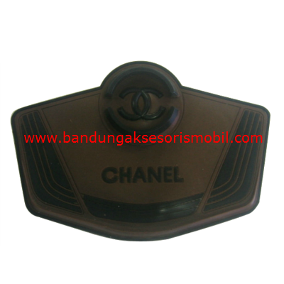 Dash Mat Chanel Jepitan + HP Coklat - Hitam Japan Dash Mat Chanel Jepitan + HP Coklat - Hitam Japan