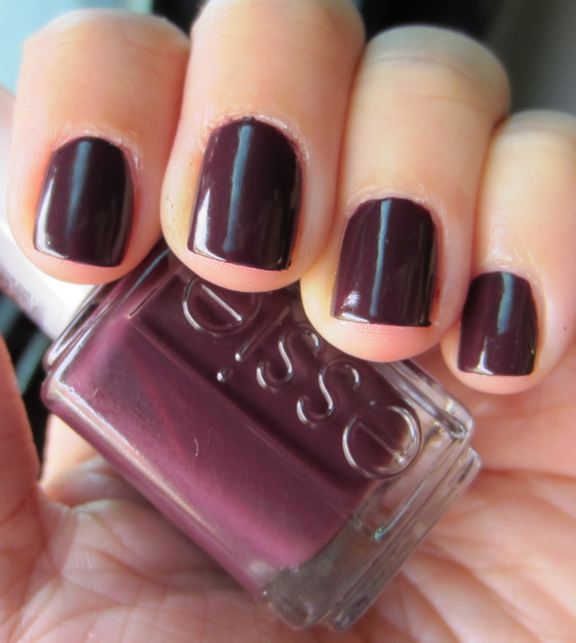 Liz Hearts Beauty! Essie Nail Lacquer in Carry On
