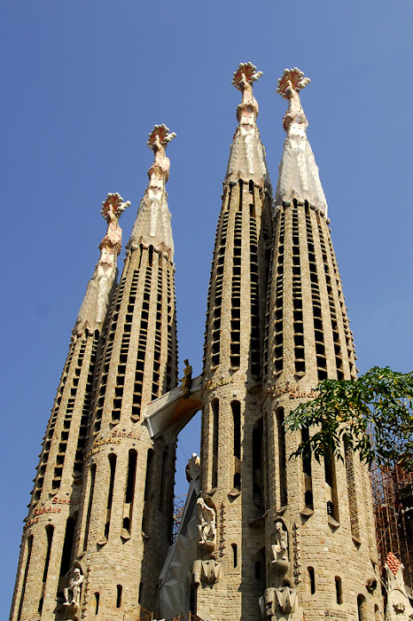 செயற்கை அழகு காட்சிகள்  - Page 3 Gothic%2BCathedral%2B%2BLa%2BSagrada%2BFamilia%2Bin%2BBarcelona.jpg?La-Sagrada-Familia-in-Barcelona---Rare-Photos..