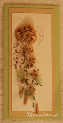 kartka urodzinowa wykonana z drutu florystycznego i koralików w kolorze zielonym