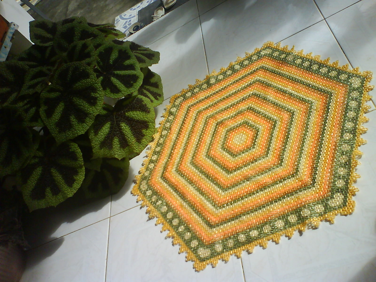 Dewi�s: Taplak Meja Rajutan