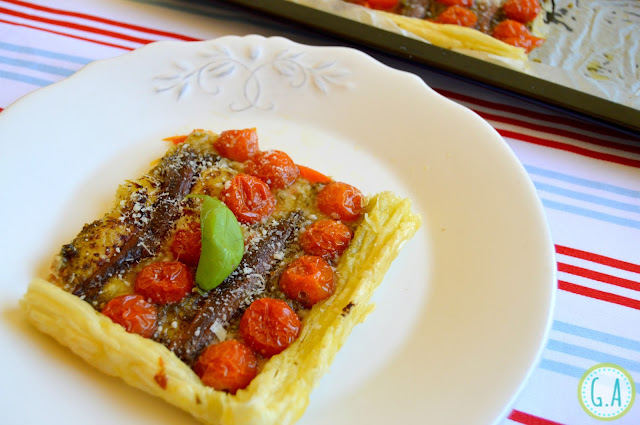 Tarta de tomates cherrys y anchoas con parmesano y pesto Tarta de tomates cherrys y anchoas con parmesano y pesto