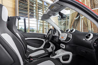 2016-Smart-ForTwo-Cabrio-29.jpg