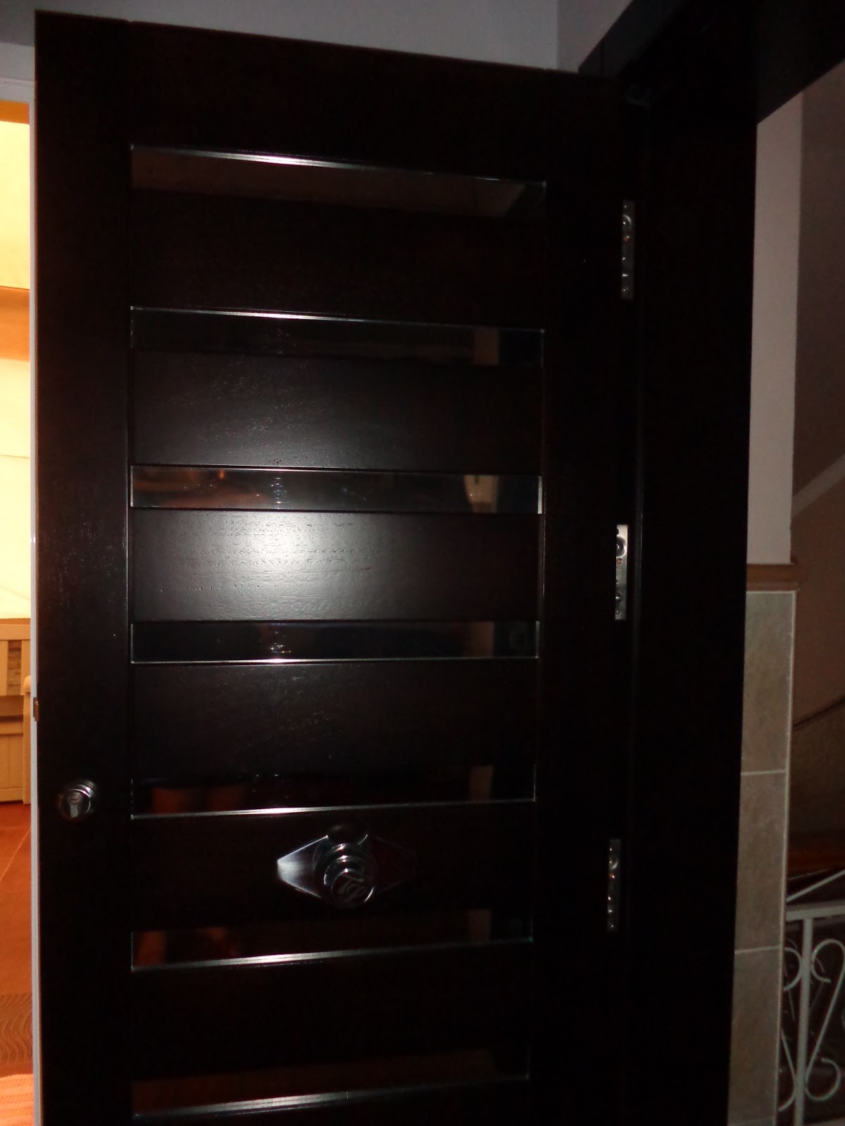 TALLERES FARO : PUERTA EN MADERA Y LISTONES EN ACERO INOXIDABLE