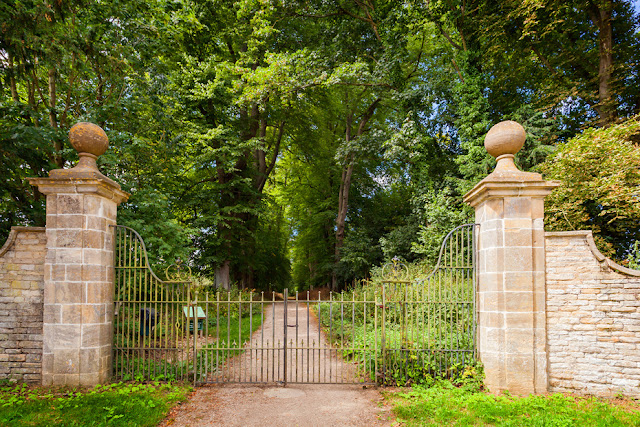 The entrance to Wychwood Wild Garden in Shipton under Wychwood by Martyn Ferry Photography