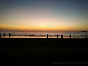 Menikmati Senja Di Pantai Tanjung Aru