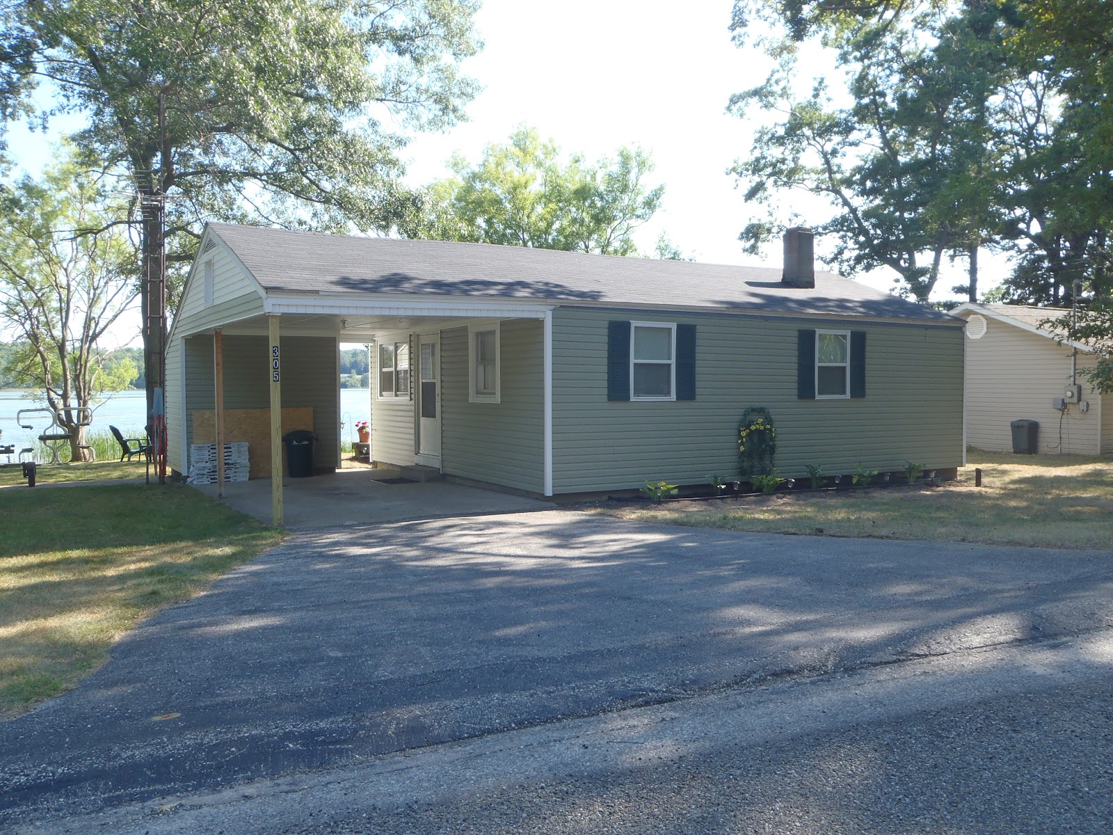 Bar Lake Vacation Rental Spence's Cozy Cottage on Bar Lake, Manistee, MI