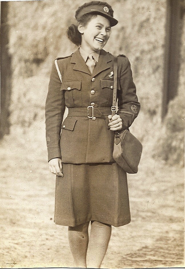 A War 1943 1945 The 321st Glider Field Artillery Prepares to Invade