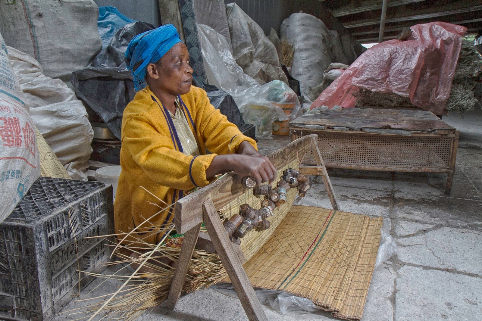 Weaving Zulu sleeping mats Louis Kleynhans