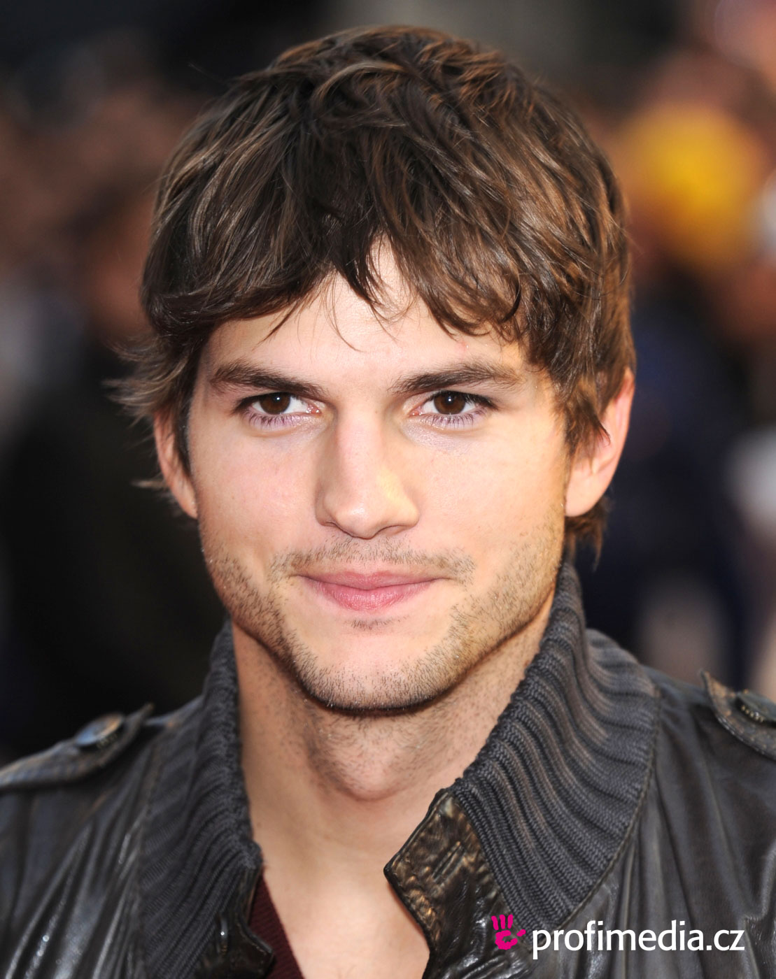 http://4.bp.blogspot.com/-mOdX26LwUdc/T7JieHeuK7I/AAAAAAAAN24/bykXoSwE4zI/s1600/kutcher-filme-jobs.jpg