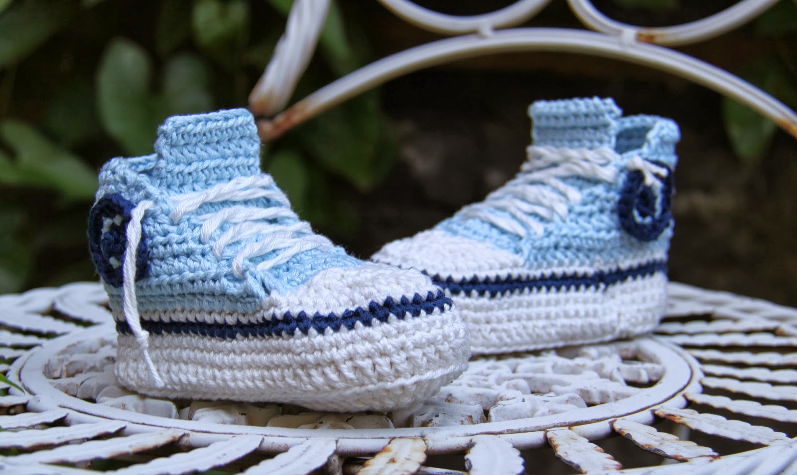 Crochet Brio Baby booties “converse style”… on their way to Brazil!!