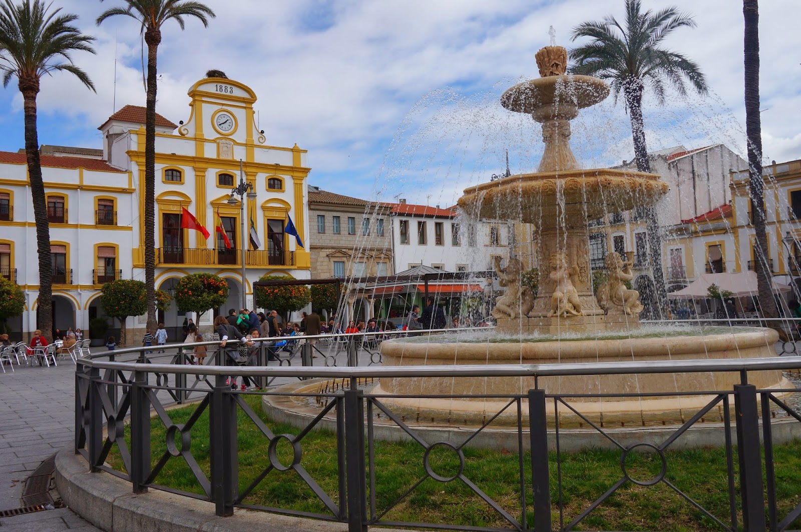 Plaza España. Ayuntamiento de Mérida Plaza España. Ayuntamiento de Mérida
