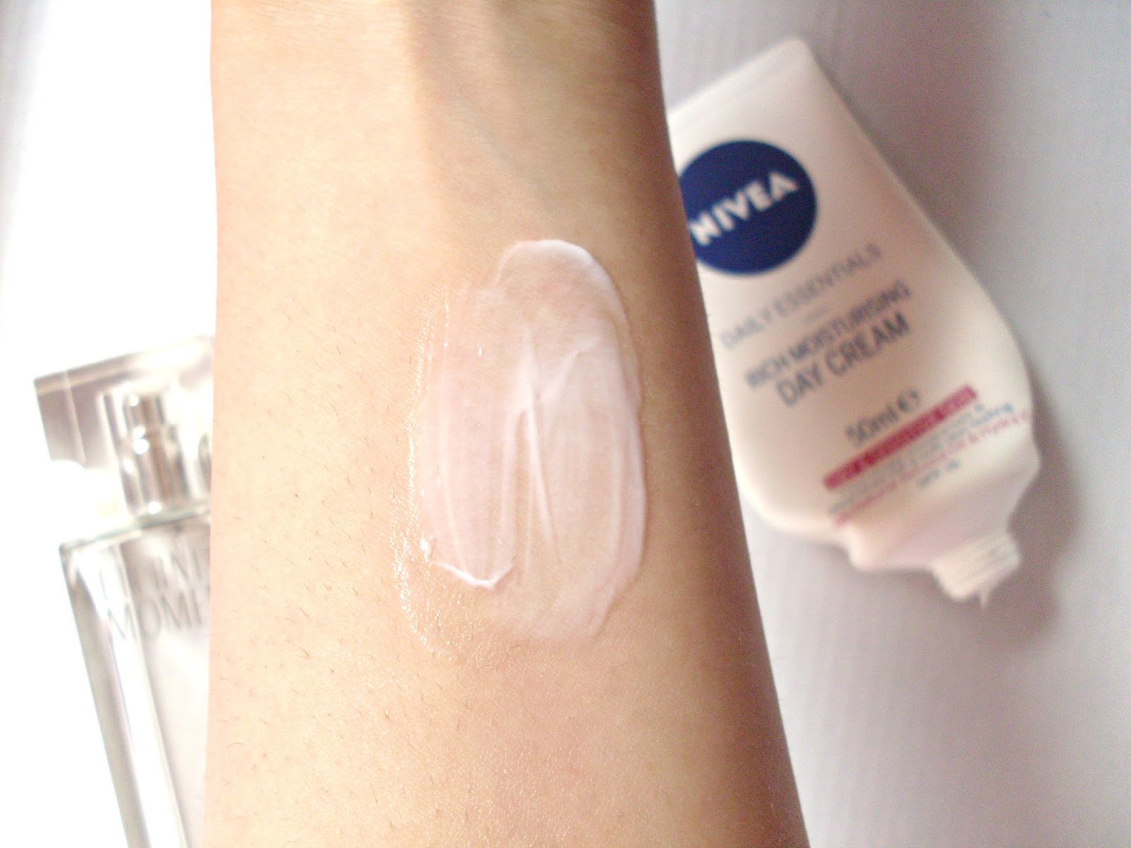 nivea sensitive day cream review