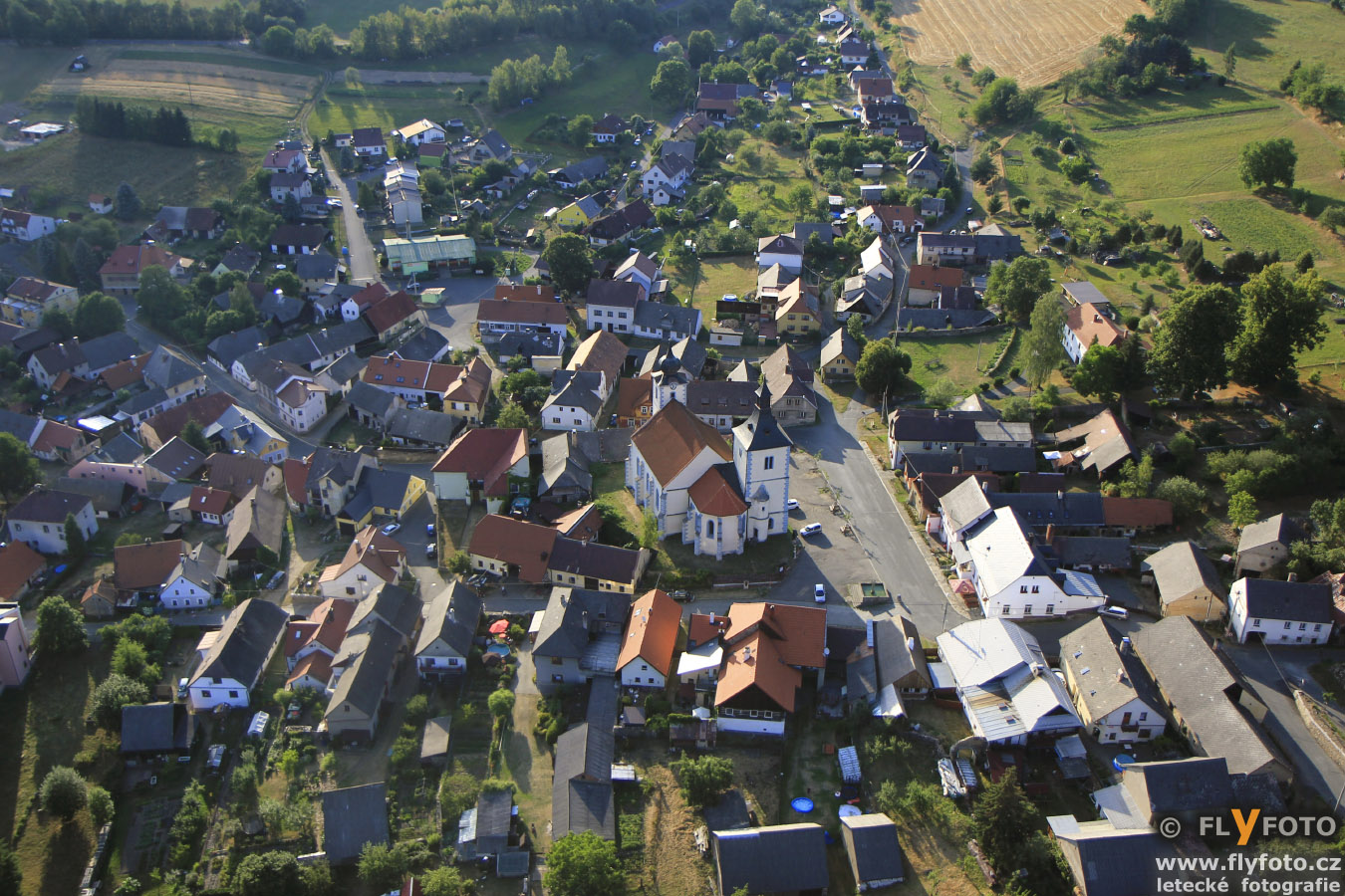 FLyFOTO letecká fotografie a video Velhartice