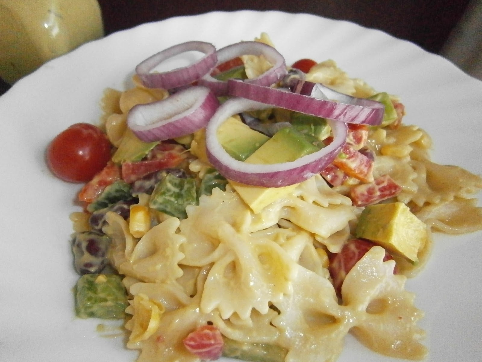 Délices d'une novice Salade de pâtes à l'avocat, tomates cerises