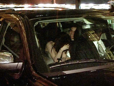 Kristen Stewart Kissing on Robert Pattinson Kristen Stewart Kissing 04182011 04 Jpg