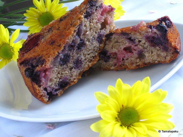 Eggless Berry-Yogurt Upside Down Cake