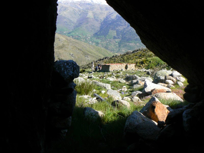 Ruta a la Cueva de Santiago León (16 de noviembre en Tornavacas) Ruta a la Cueva de Santiago León (16 de noviembre en Tornavacas)