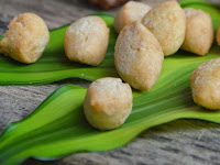 Cara Membuat Kue Biji Ketapang Manis Gurih Dan Renyah Sederhana Cara Membuat Kue Biji Ketapang Manis Gurih Dan Renyah Sederhana