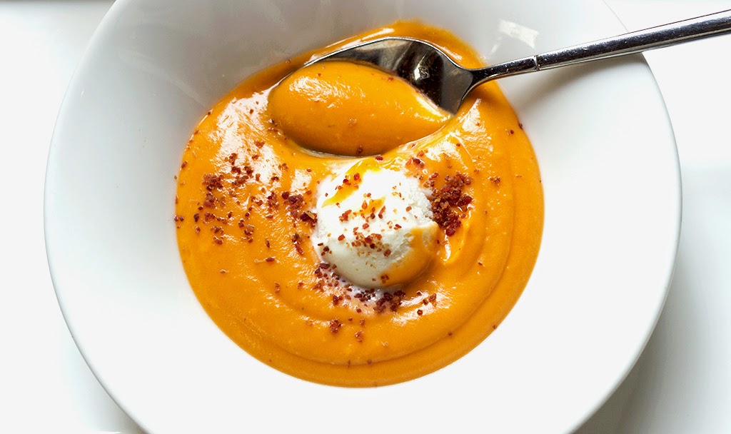 Salmorejo con jamón ibérico. 80 grados Madrid Fotografía culinaria Madrid