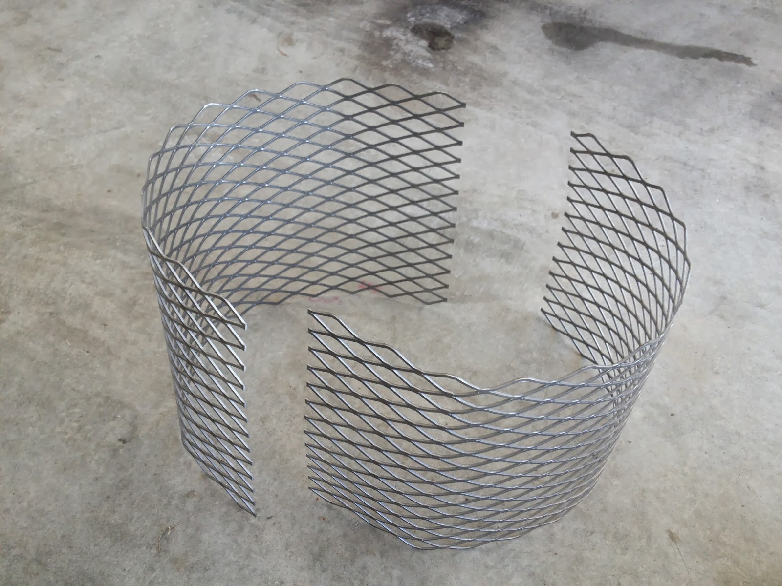 Instructions for Building an Ugly Drum Smoker Charcoal Basket