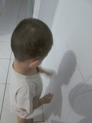 Hadi with his new obesession scribbling on the wall Hadi_new_obsession_scribbling_on_the_wall