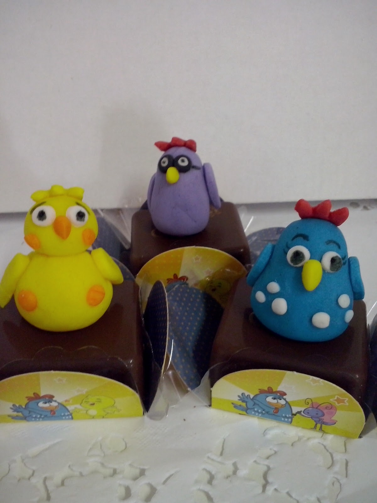 Trufas Tina Docinho da Galinha Pintadinha de leite ninho e pasta