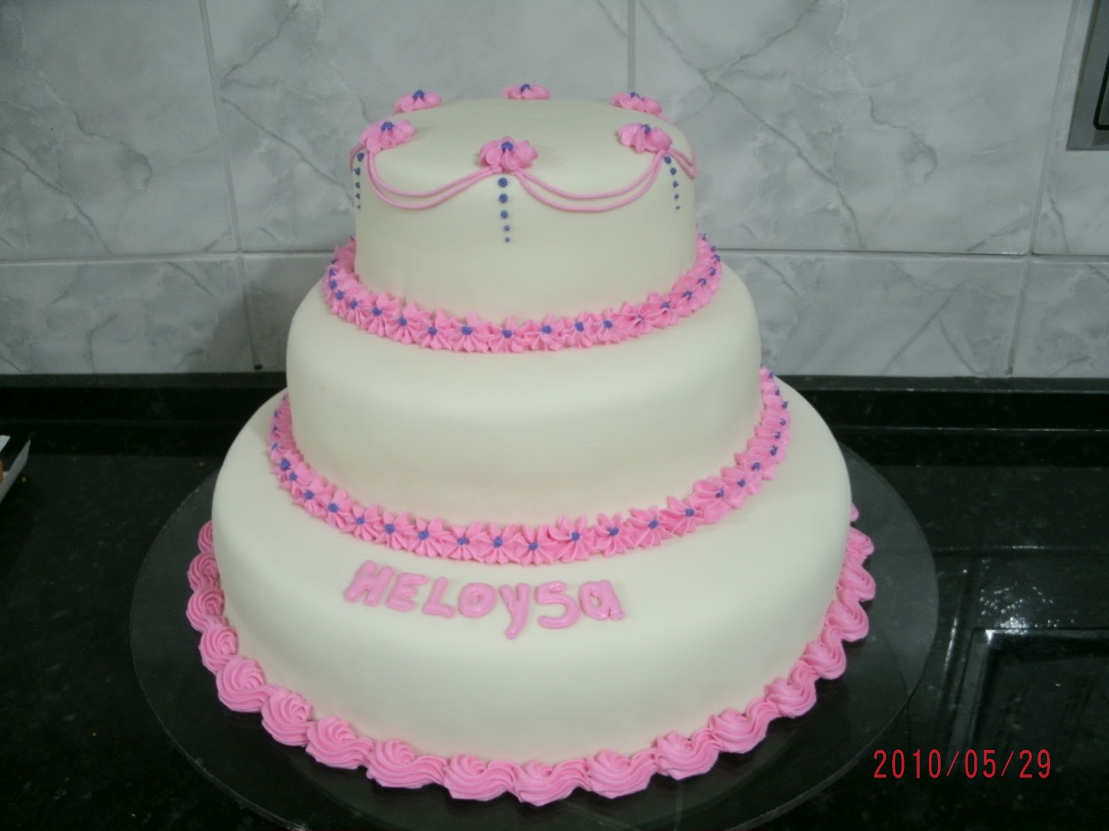 Bolos Artísticos com pasta americana Yurie Bolos