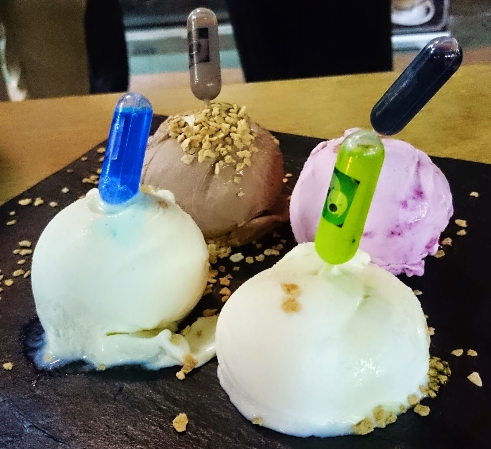 Social media plate ice cream iscream