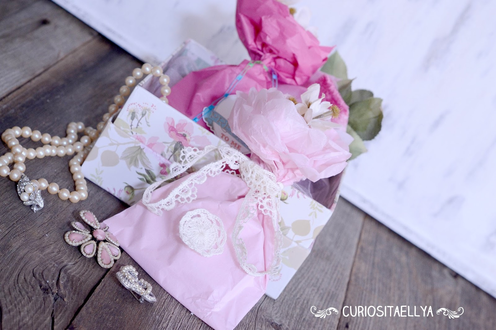 Curiositaellya Pretty Jewelry Tissue Paper Gift Wrap {DIY}