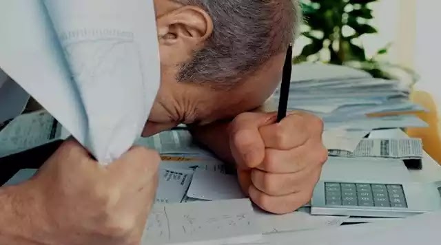 «Τσουνάμι» φόρων πνίγει τα χαμηλά και μεσαία κοινωνικά στρώματα «Τσουνάμι» φόρων πνίγει τα χαμηλά και μεσαία κοινωνικά στρώματα