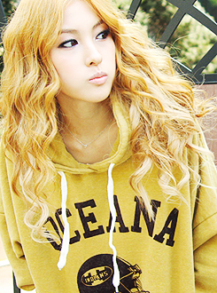 Gyuri+KARA+Blonde+Beauty+%25283%2529.png