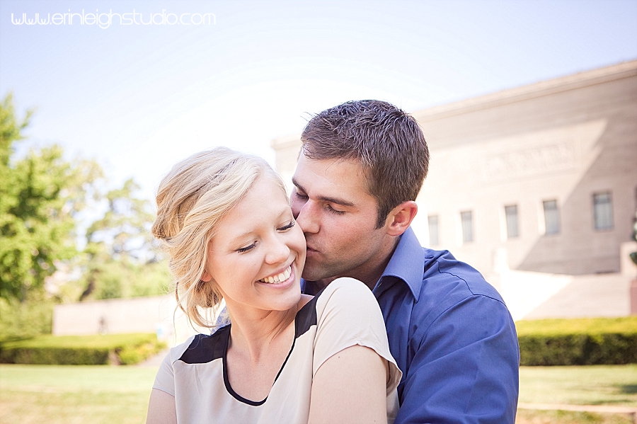 engagement shoot at the nelson atkins museum