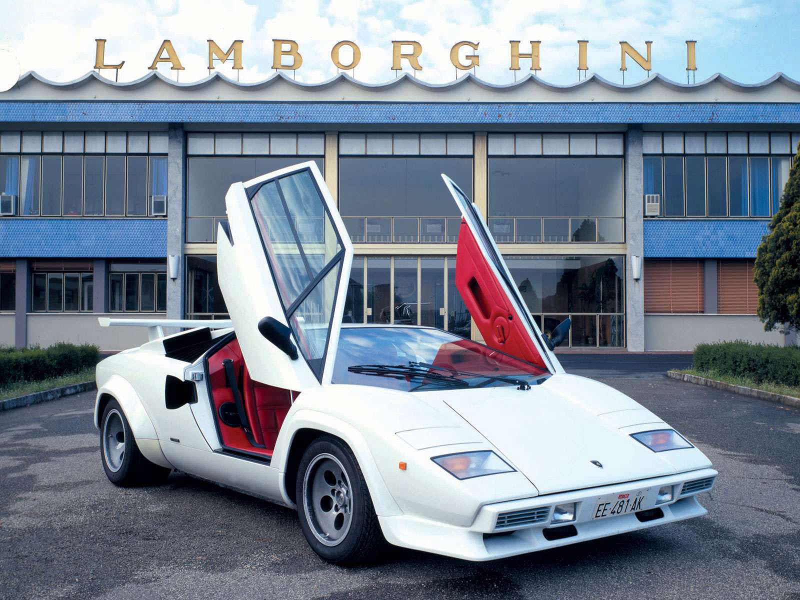 1985 Countach Quattrovalvole pictures