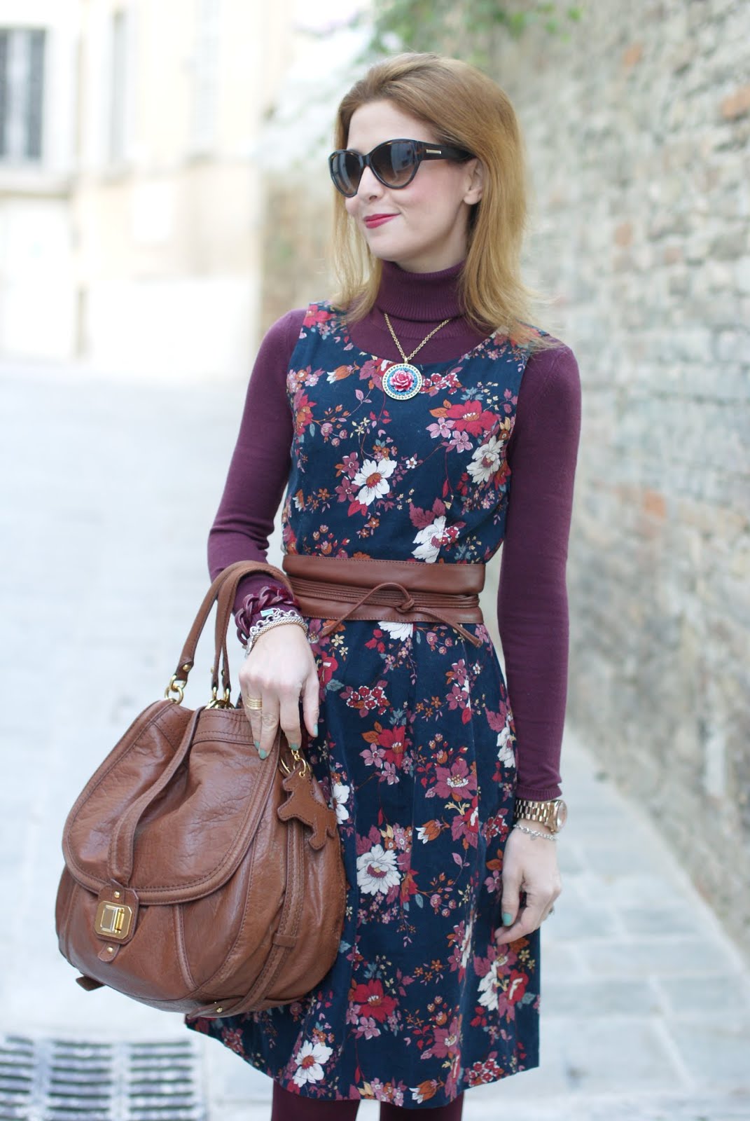 Vintage style flower dress and cat eye sunglasses ! Fashion and