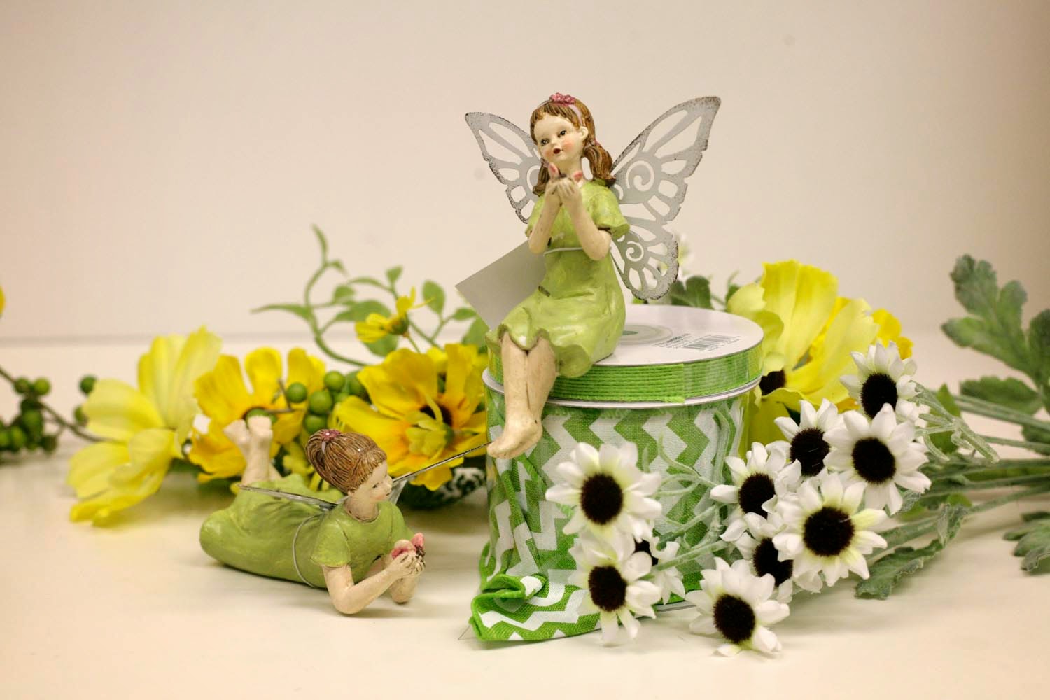 Fairy+Crafts+Silk+Flowers This spring fairy wreath is sure to brighten up your entry!