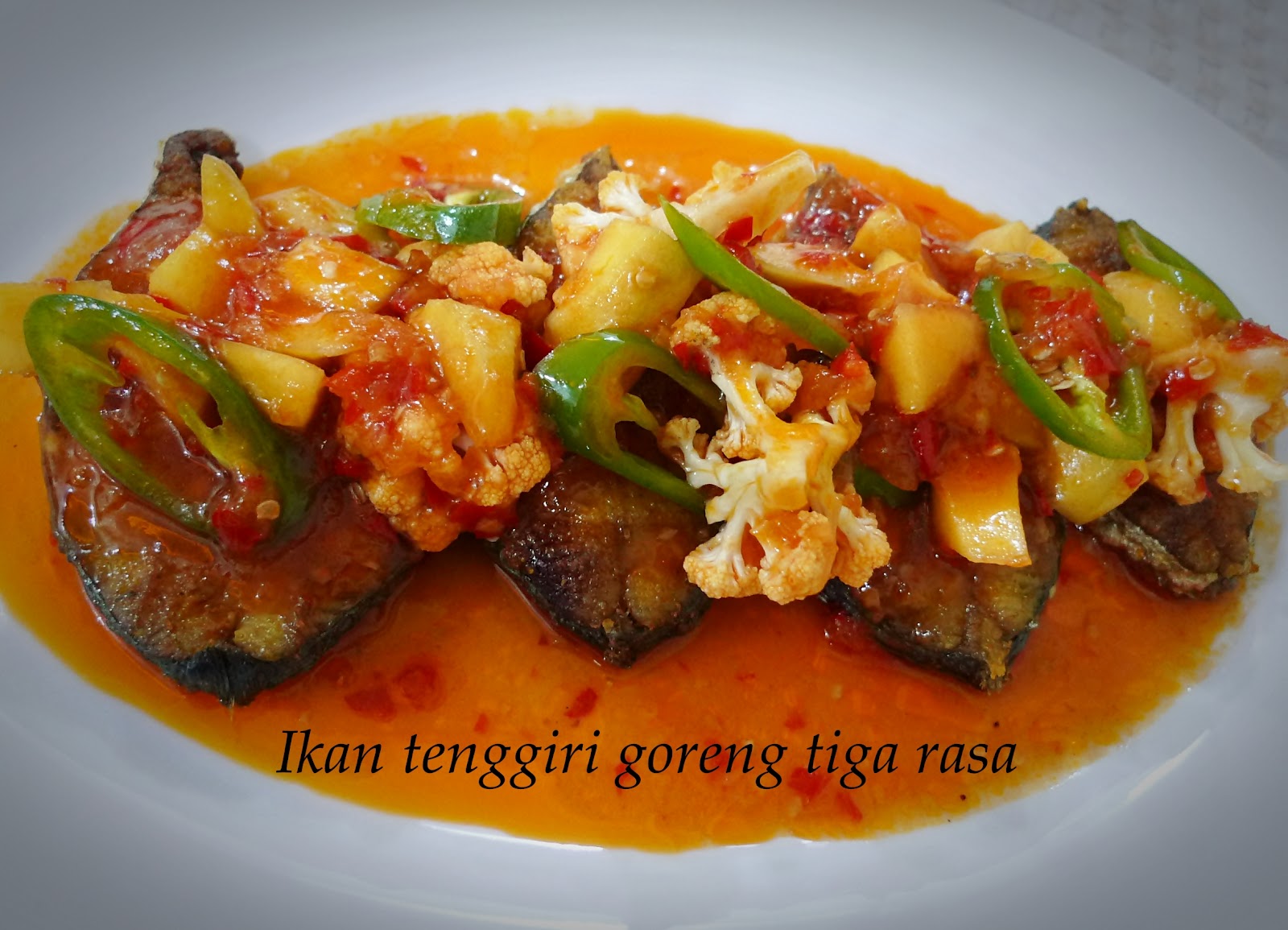 Ibu Sham Ikan tenggiri goreng 3 rasa.