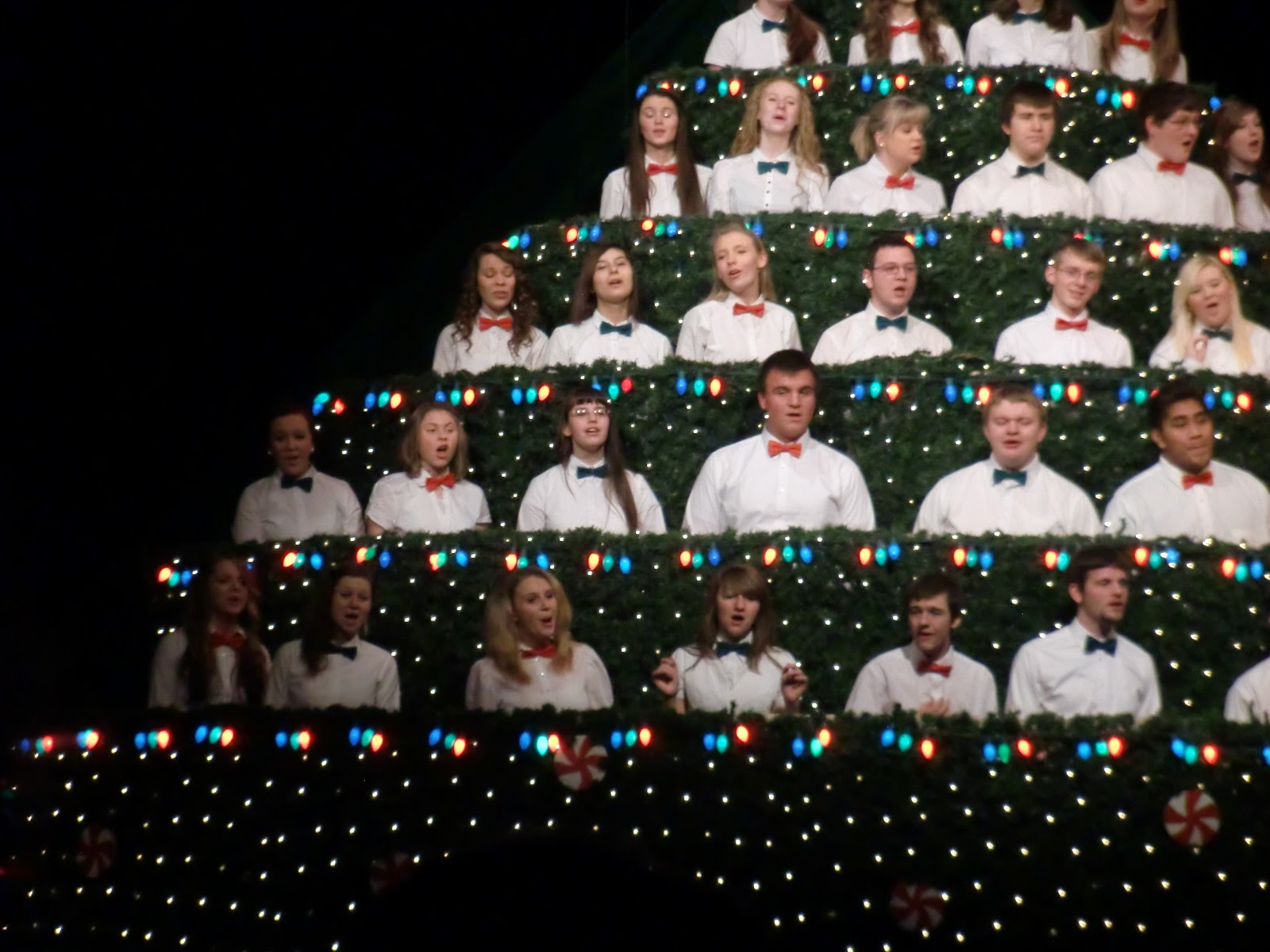 April's Homemaking Singing Christmas Tree and Cherishing Family