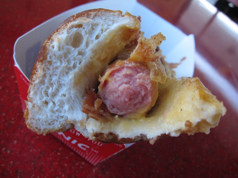 Review Sonic Cheesy Bacon Pretzel Dog Brand Eating