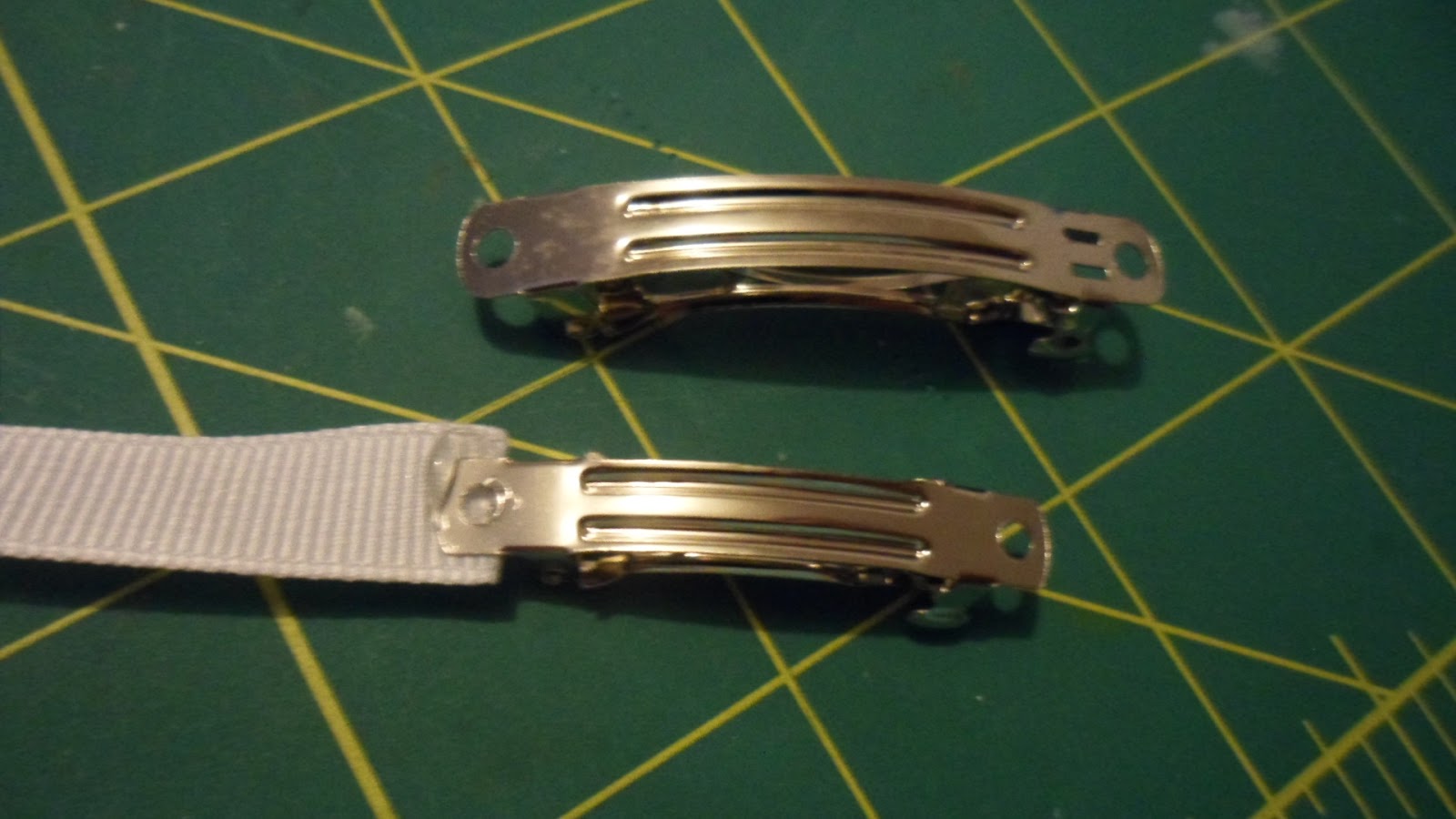 Clippies and Bows oh my! How To Line a Barrette Clip (1 1/2, 2, and 2