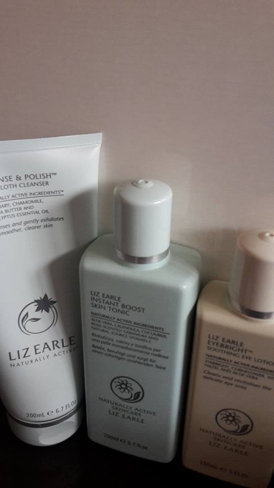 Last-Minute Deals The Skin Repair Light Moisturiser™ is the final stage of my new found Liz Earle skincare regime. As you may well know from reading previous posts I have extremely oily skin and it often becomes a battle to cope with it on a daily basis.