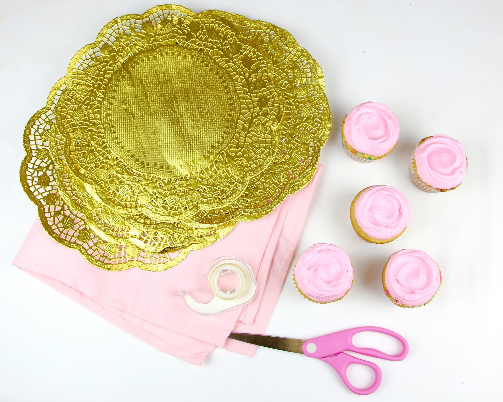 {VIDEO} DIY Doily Cupcake Wrappers The Lindsay Ann