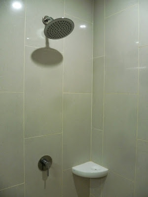 Tune Hotel Asoke shower